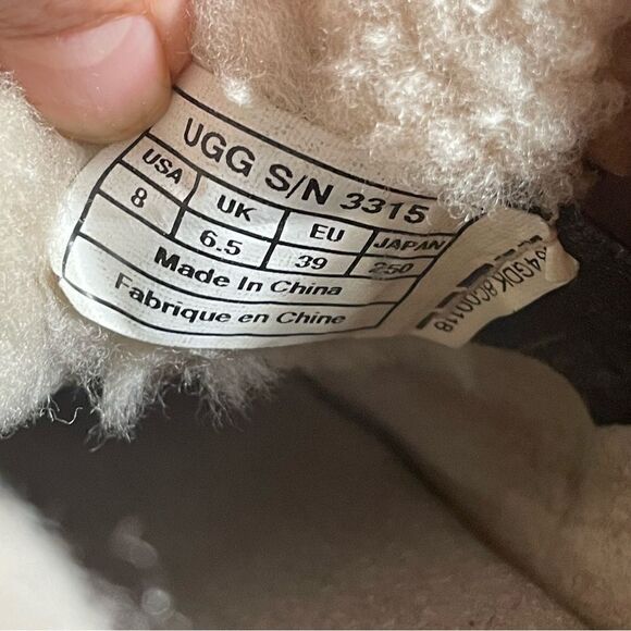 UGG SHOES  - Picture 11 of 11